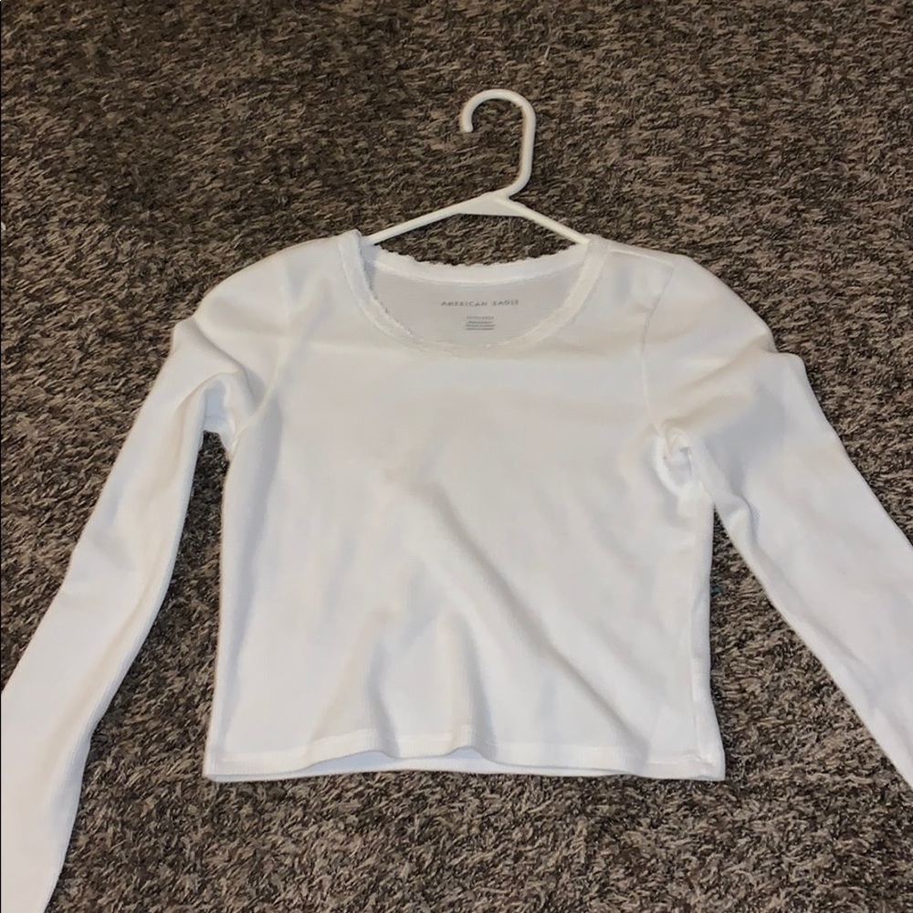 White American Eagle long sleeve lace trim croptop